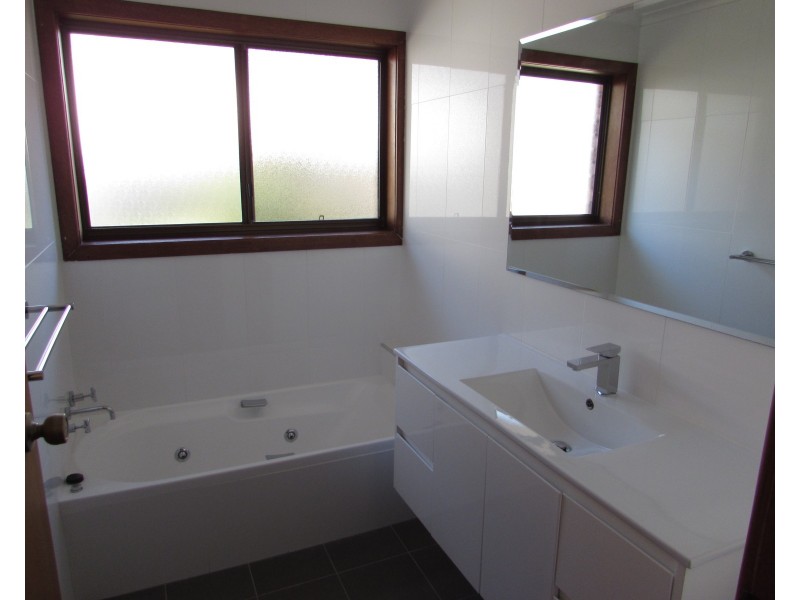 8 Woods Place, North Narooma NSW 2546