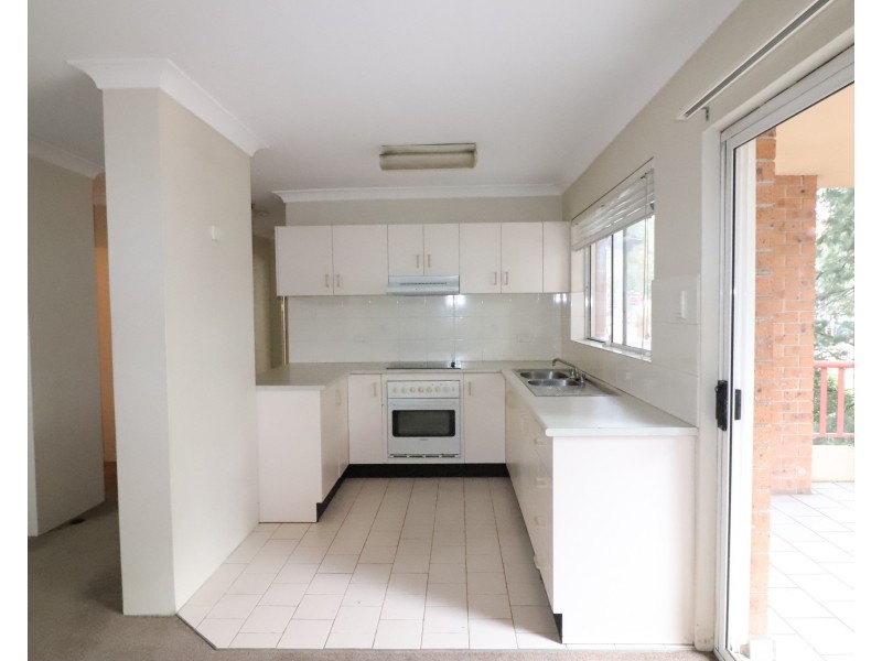 8/60  Glencoe St, Sutherland NSW 2232