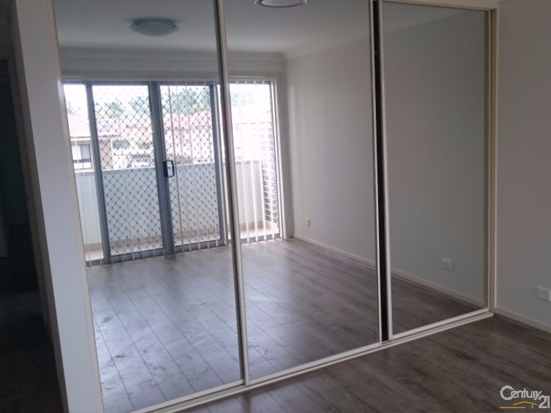 2/62 Hampden Road, South Wentworthville NSW 2145