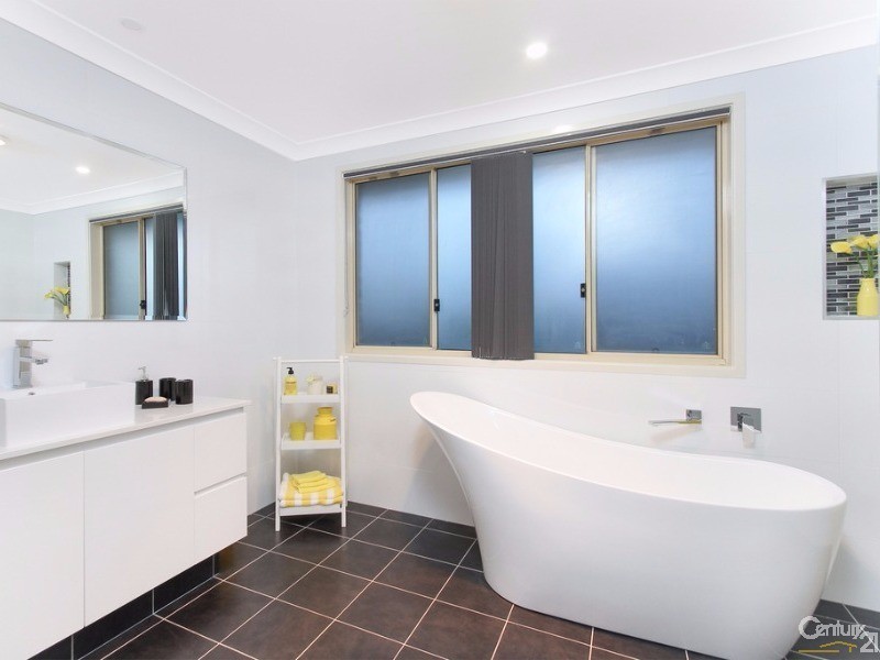 24 Baron Close, Kings Langley NSW 2147