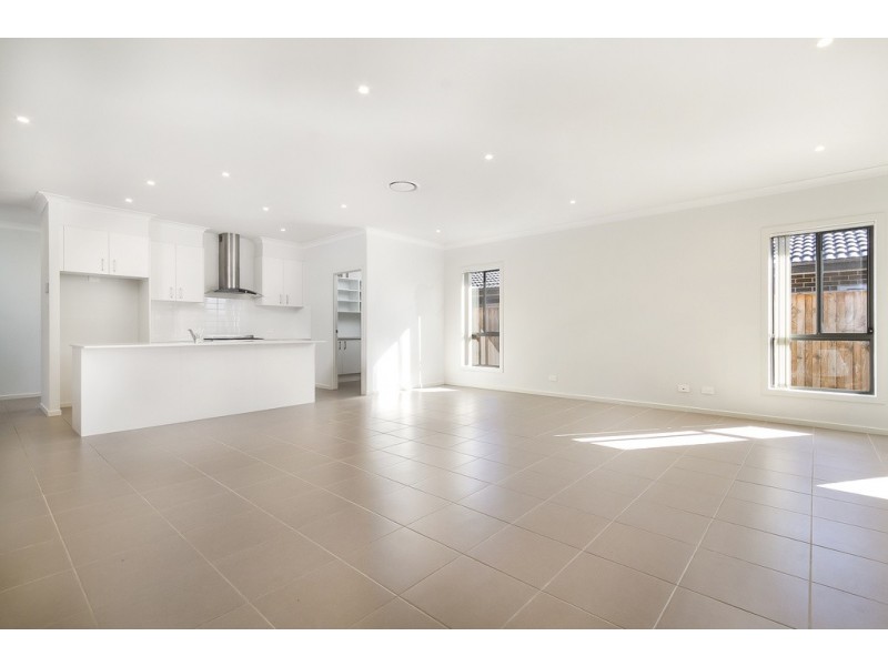 11 Sugarloaf Crescent, Colebee NSW 2761