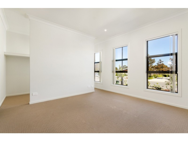 11 Sugarloaf Crescent, Colebee NSW 2761