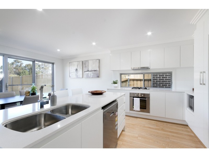 35 Summerland Crescent, Colebee NSW 2761