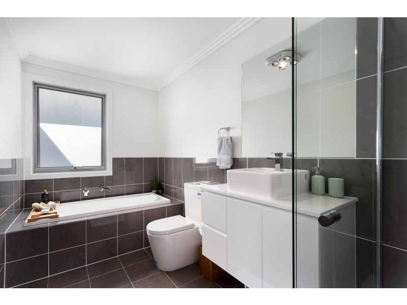 35 Summerland Crescent, Colebee NSW 2761