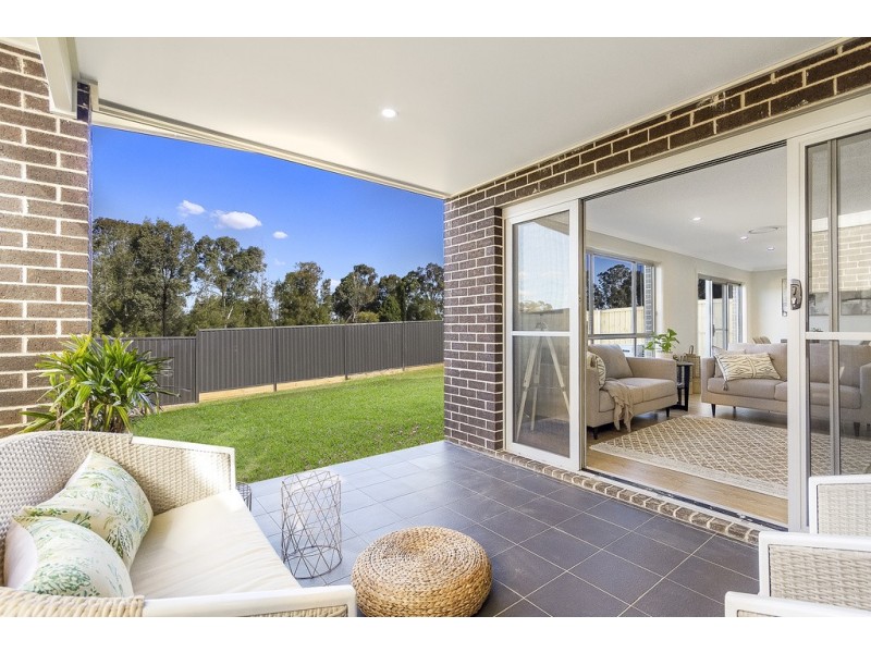 35 Summerland Crescent, Colebee NSW 2761