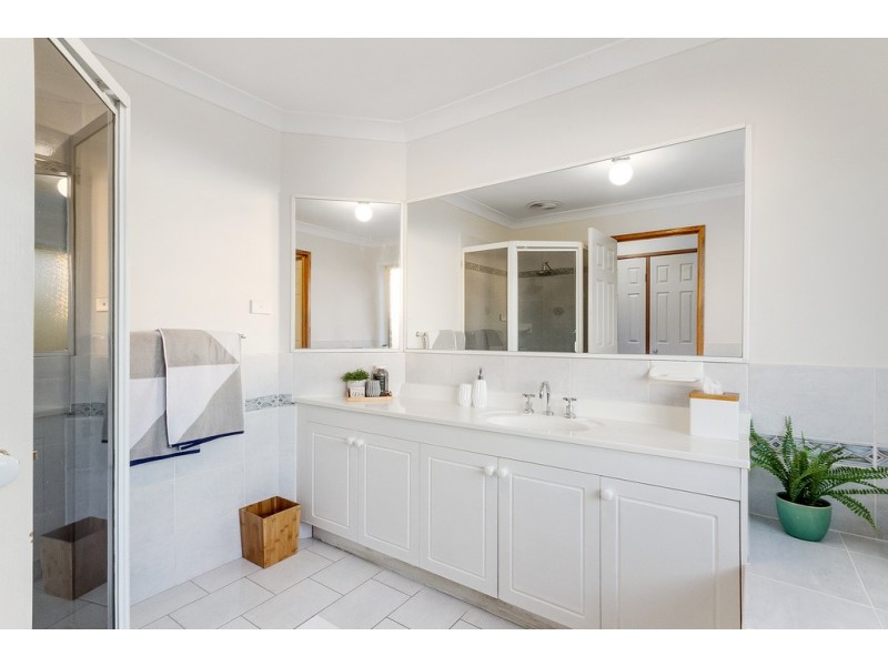 13 Nicholas Close, Bella Vista NSW 2153