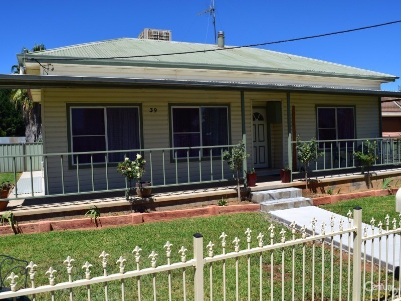 39 Thornbury Street, Parkes NSW 2870
