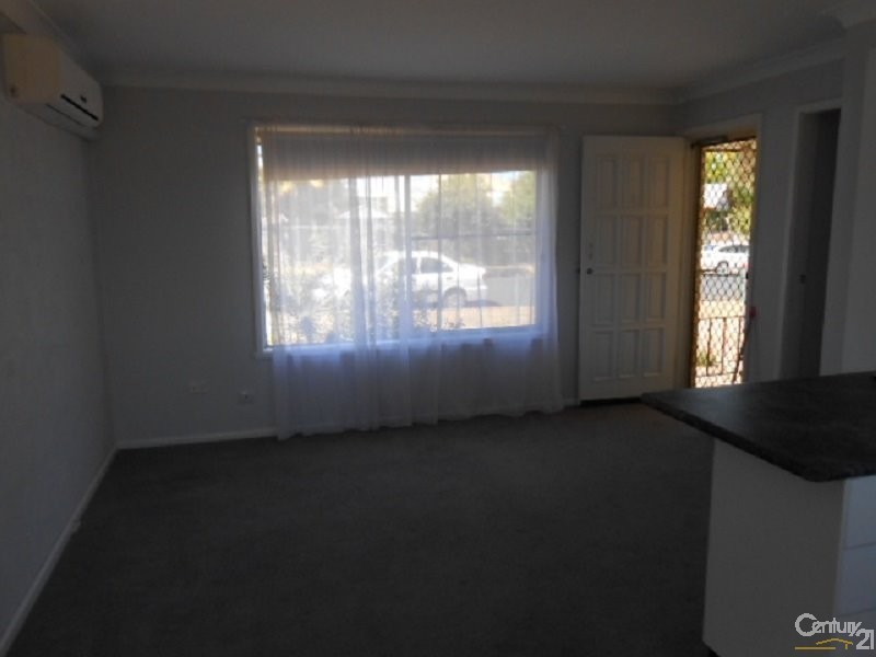 2/31 FORBES RD, Parkes NSW 2870