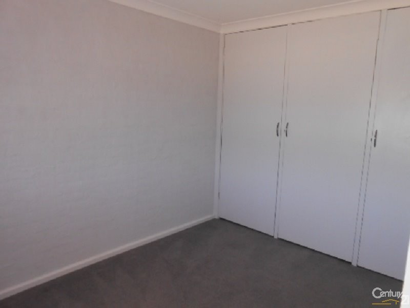 2/31 FORBES RD, Parkes NSW 2870