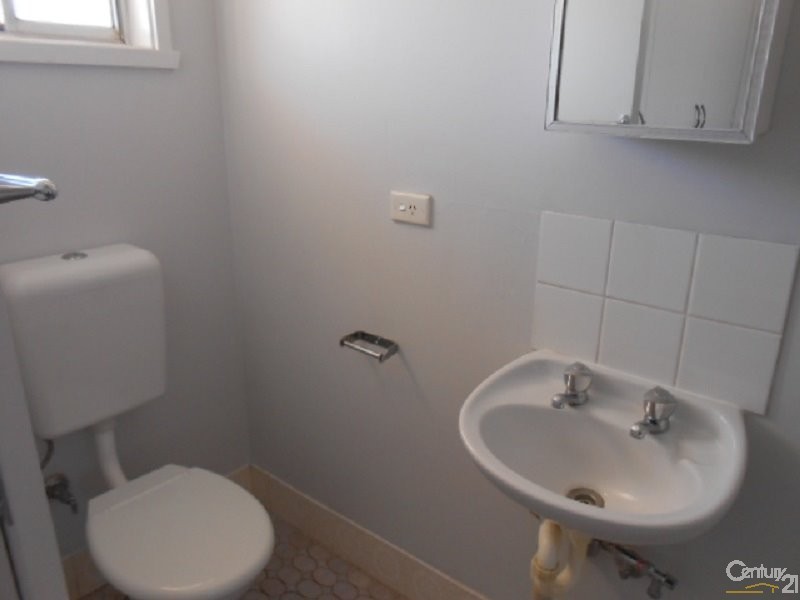 2/31 FORBES RD, Parkes NSW 2870