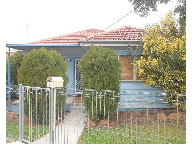 4 Currajong Street, Parkes NSW 2870