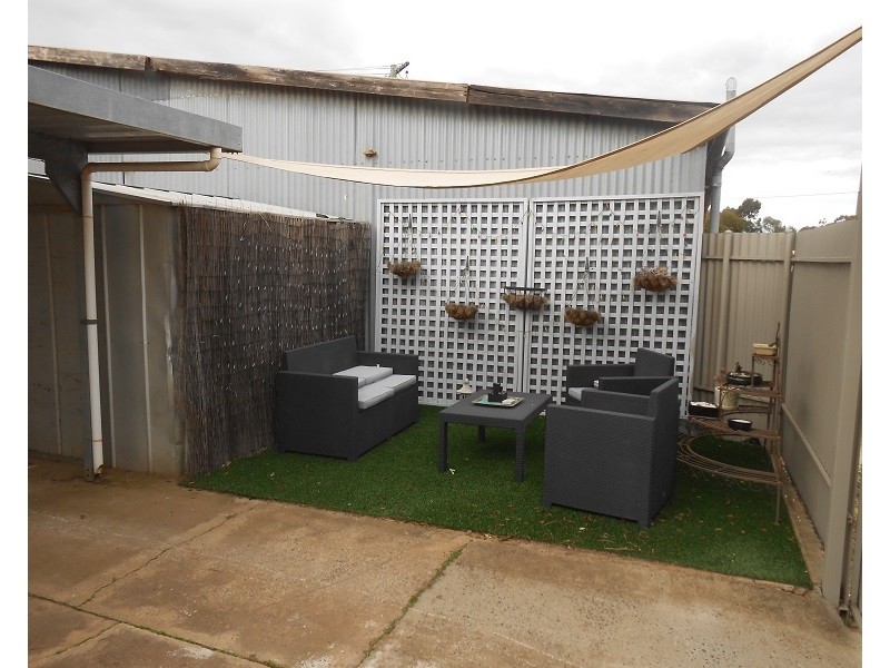 4 Currajong Street, Parkes NSW 2870