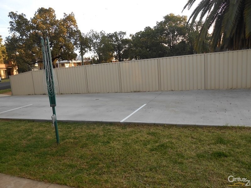 2/70 BOGAN ST, Parkes NSW 2870