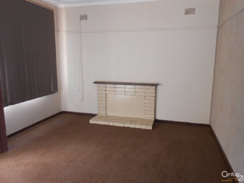 1 GALLOP AVENUE, Parkes NSW 2870