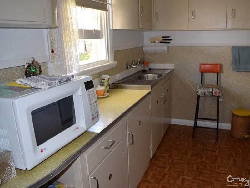 9 Armstrong Street, Parkes NSW 2870