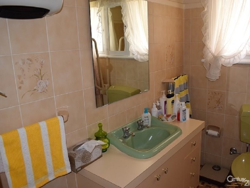 9 Armstrong Street, Parkes NSW 2870