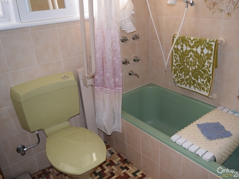 9 Armstrong Street, Parkes NSW 2870