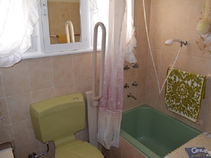 9 Armstrong Street, Parkes NSW 2870