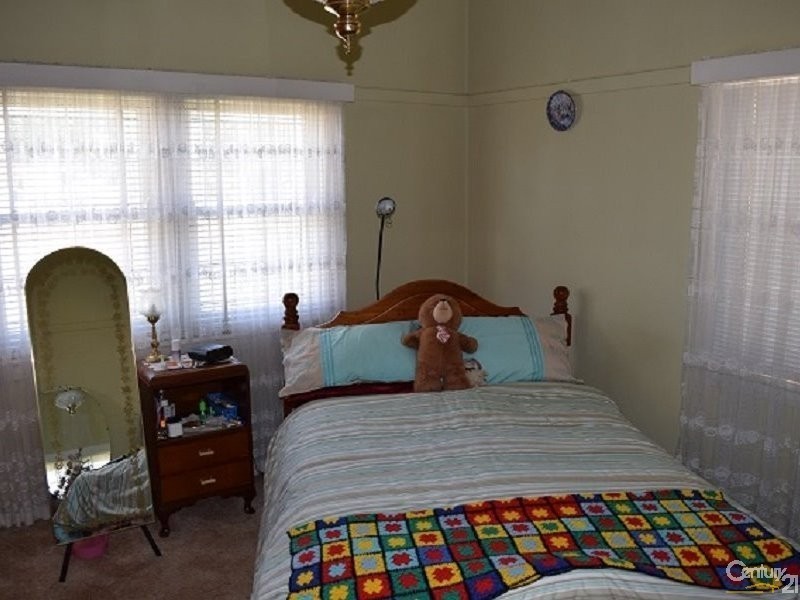 9 Armstrong Street, Parkes NSW 2870