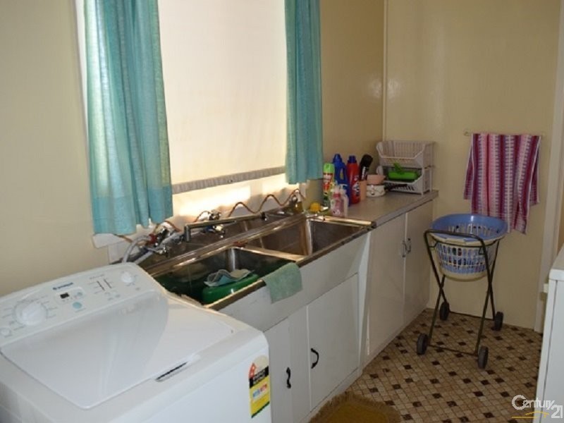 9 Armstrong Street, Parkes NSW 2870