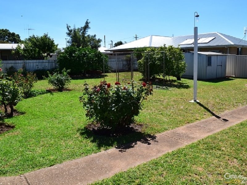 9 Armstrong Street, Parkes NSW 2870