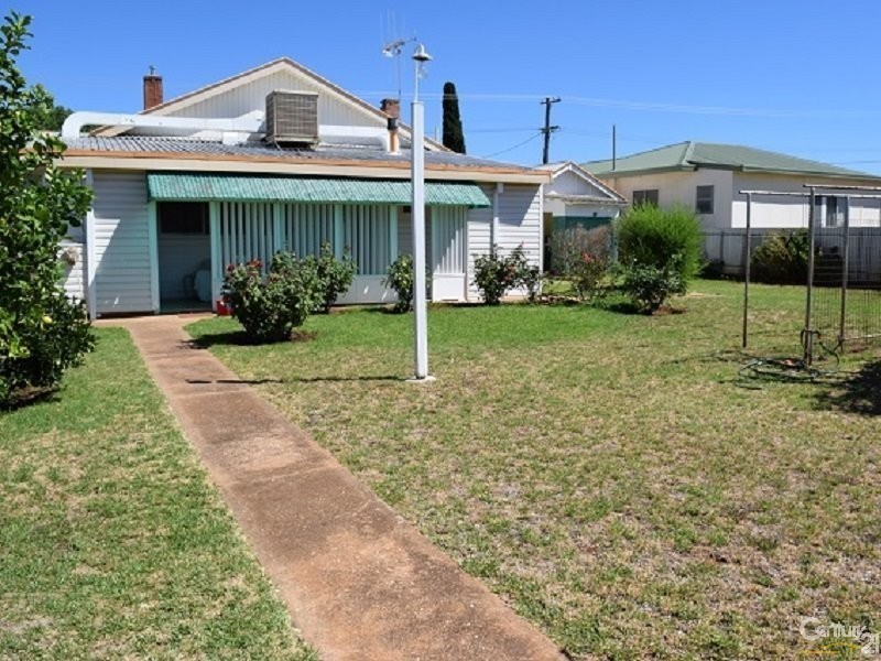 9 Armstrong Street, Parkes NSW 2870