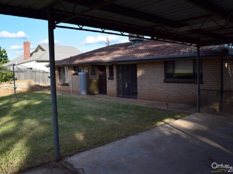 24 Forster Street, Parkes NSW 2870