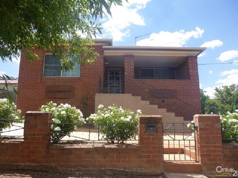 16 Forster Street, Parkes NSW 2870