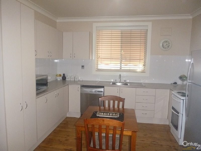 16 Forster Street, Parkes NSW 2870