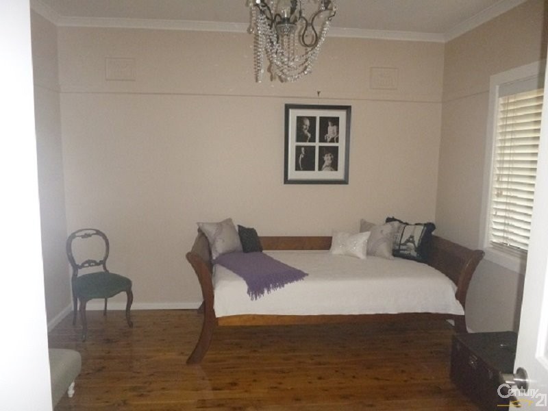 16 Forster Street, Parkes NSW 2870
