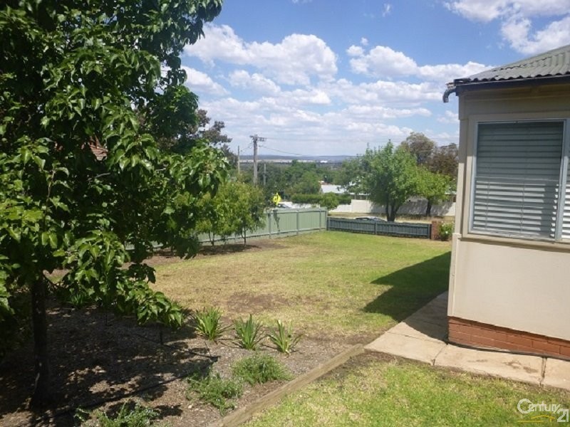 16 Forster Street, Parkes NSW 2870