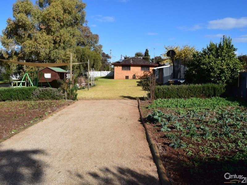 14 Barton Street, Parkes NSW 2870
