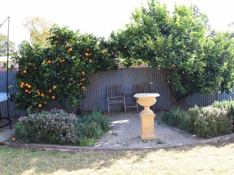 14 Barton Street, Parkes NSW 2870