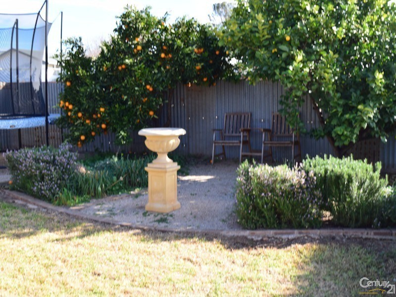 14 Barton Street, Parkes NSW 2870
