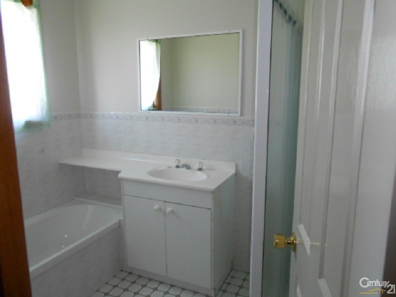 15 Flinders Street, Parkes NSW 2870