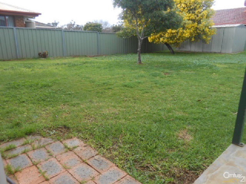 15 Flinders Street, Parkes NSW 2870