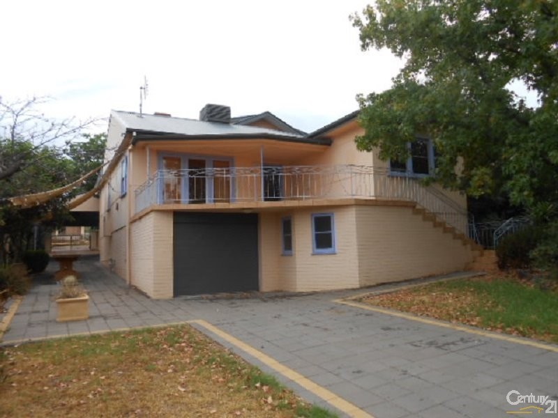12 Boazman Street, Parkes NSW 2870