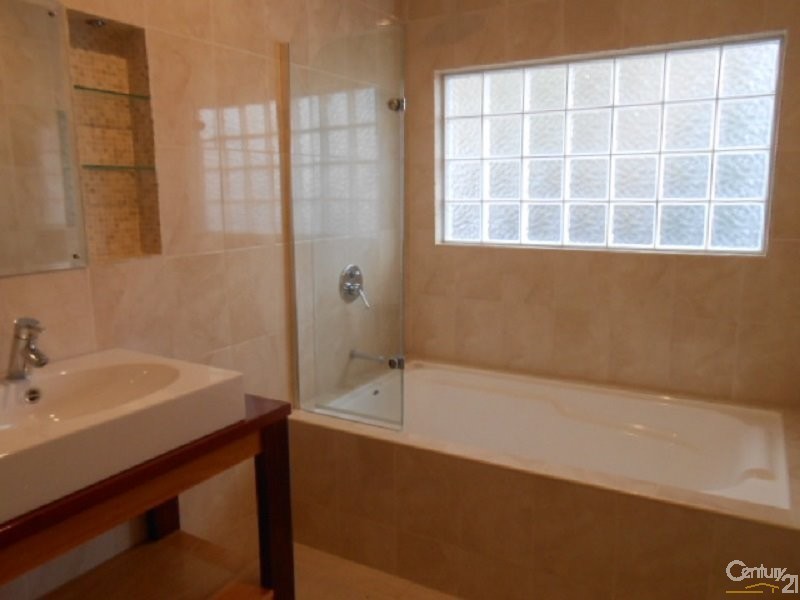 12 Boazman Street, Parkes NSW 2870