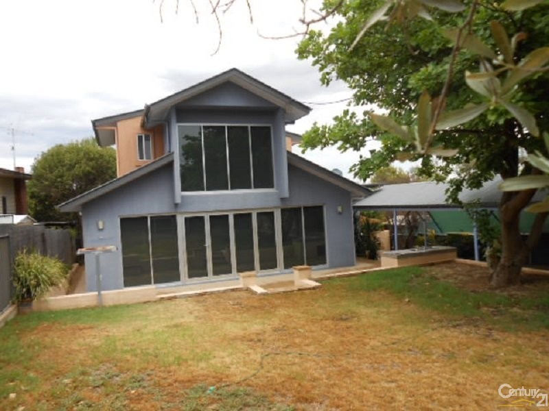 12 Boazman Street, Parkes NSW 2870