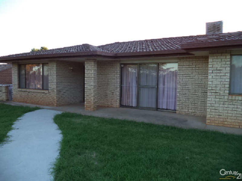 22 Hamilton Road, Parkes NSW 2870