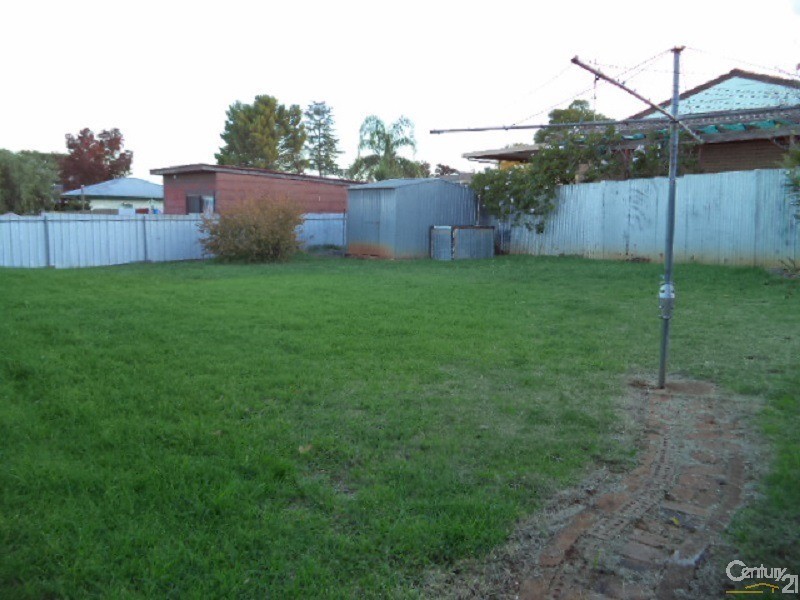 22 Hamilton Road, Parkes NSW 2870