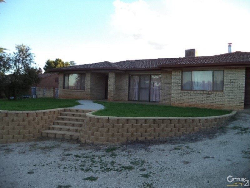 22 Hamilton Road, Parkes NSW 2870