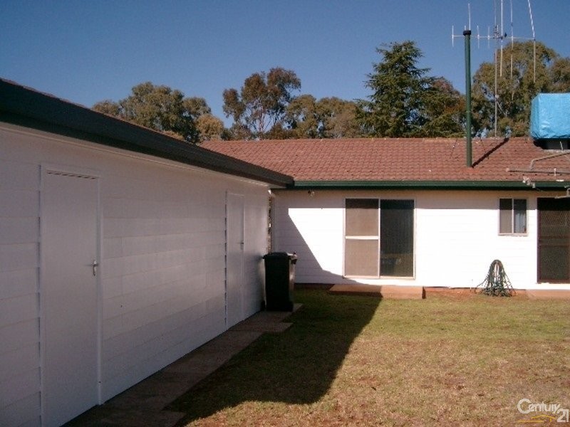 28 HODGES ST, Parkes NSW 2870