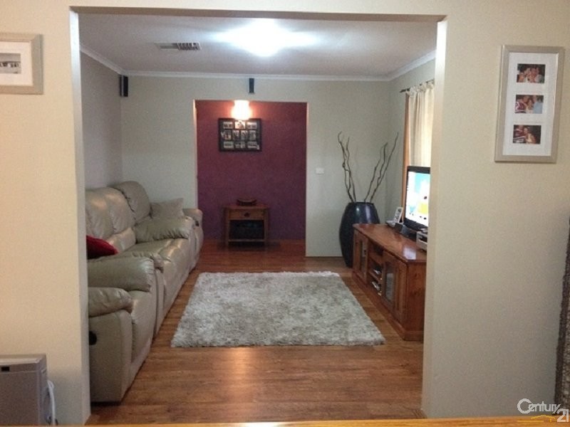 6 Basil Ave, Parkes NSW 2870