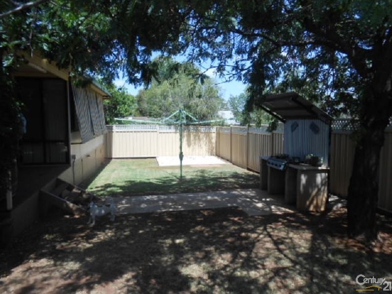 6 Basil Ave, Parkes NSW 2870