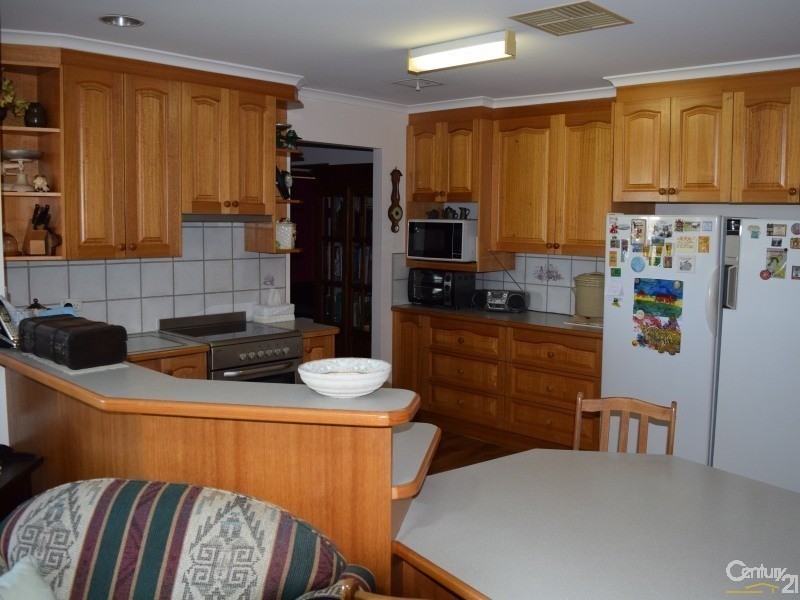 16 Vaucluse Place, Parkes NSW 2870