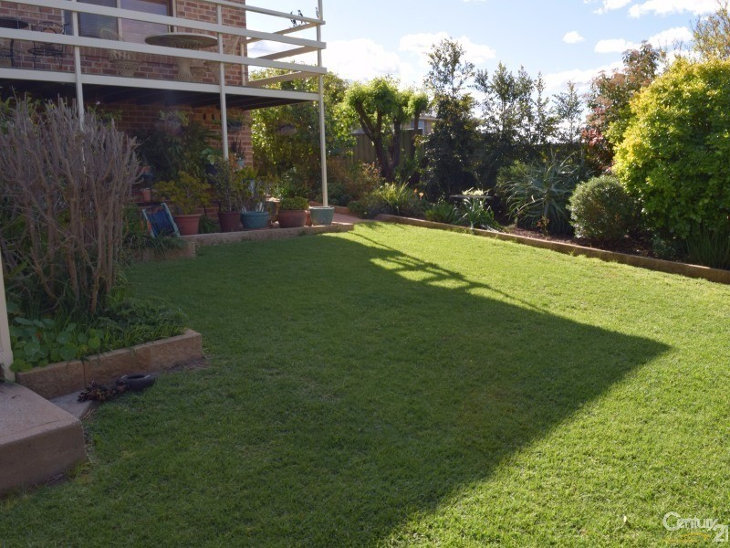 16 Vaucluse Place, Parkes NSW 2870