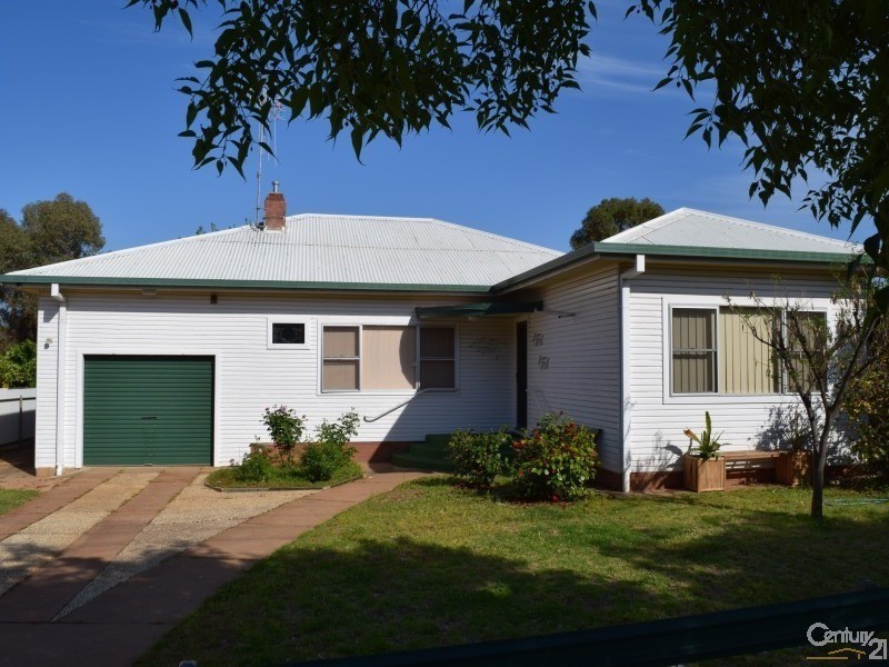 12 Waratah Street, Parkes NSW 2870