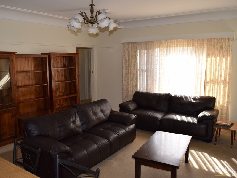 12 Waratah Street, Parkes NSW 2870