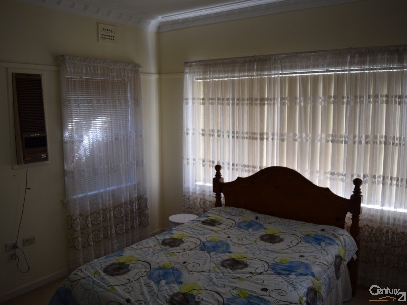 12 Waratah Street, Parkes NSW 2870